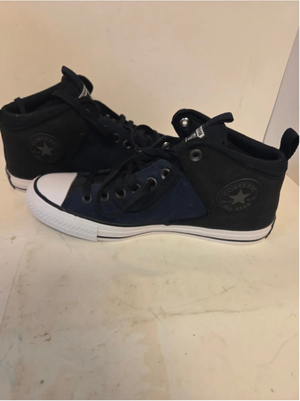 Men's Converse All Star Sneakers Size 7 Black and White
